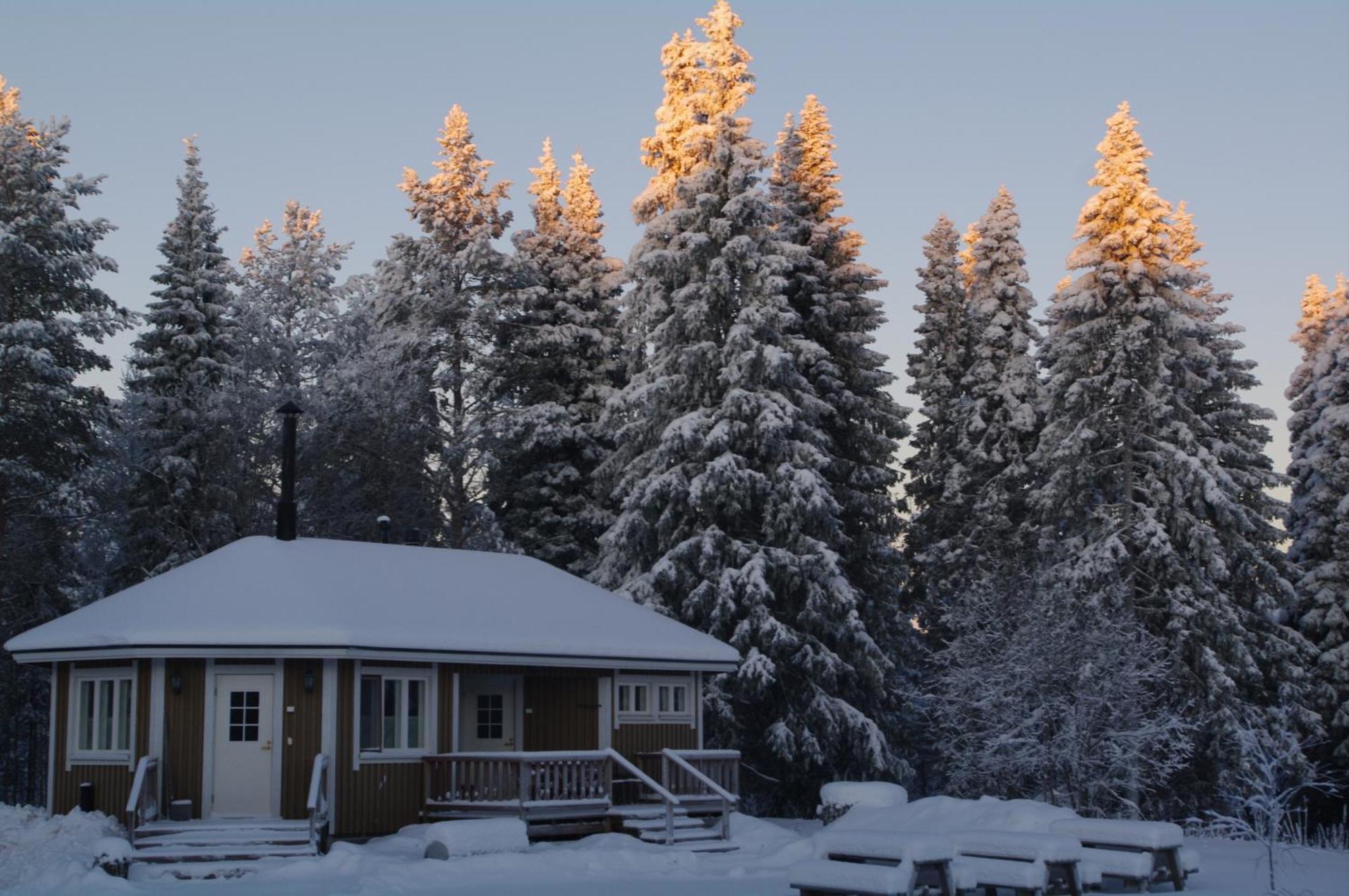 Aneen Loma Vacation And Cottages ปอซิโอ ภายนอก รูปภาพ