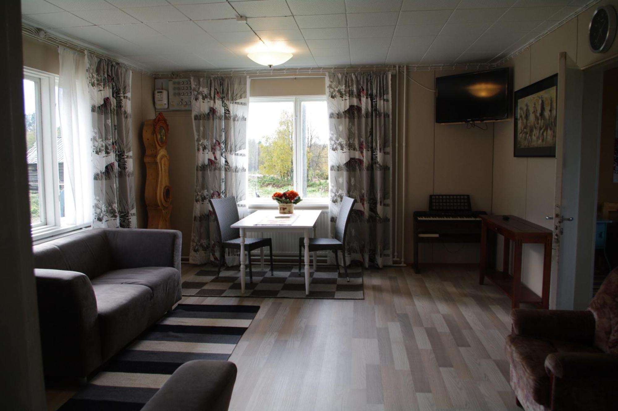 Aneen Loma Vacation And Cottages ปอซิโอ ห้อง รูปภาพ